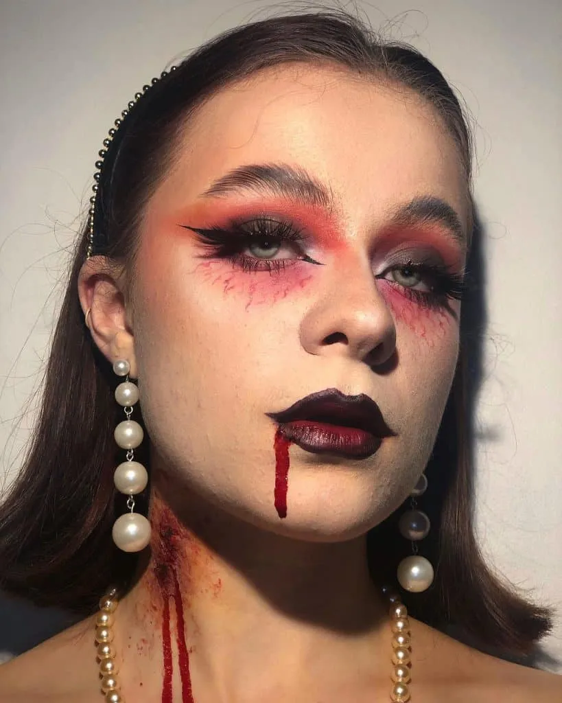 Sexy Vampire Makeup Look
