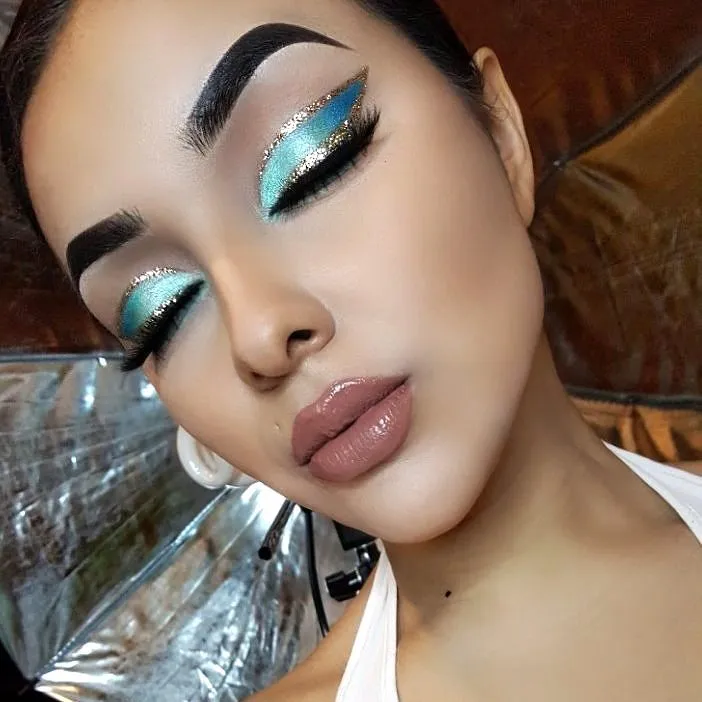  Bold Blue Glam
