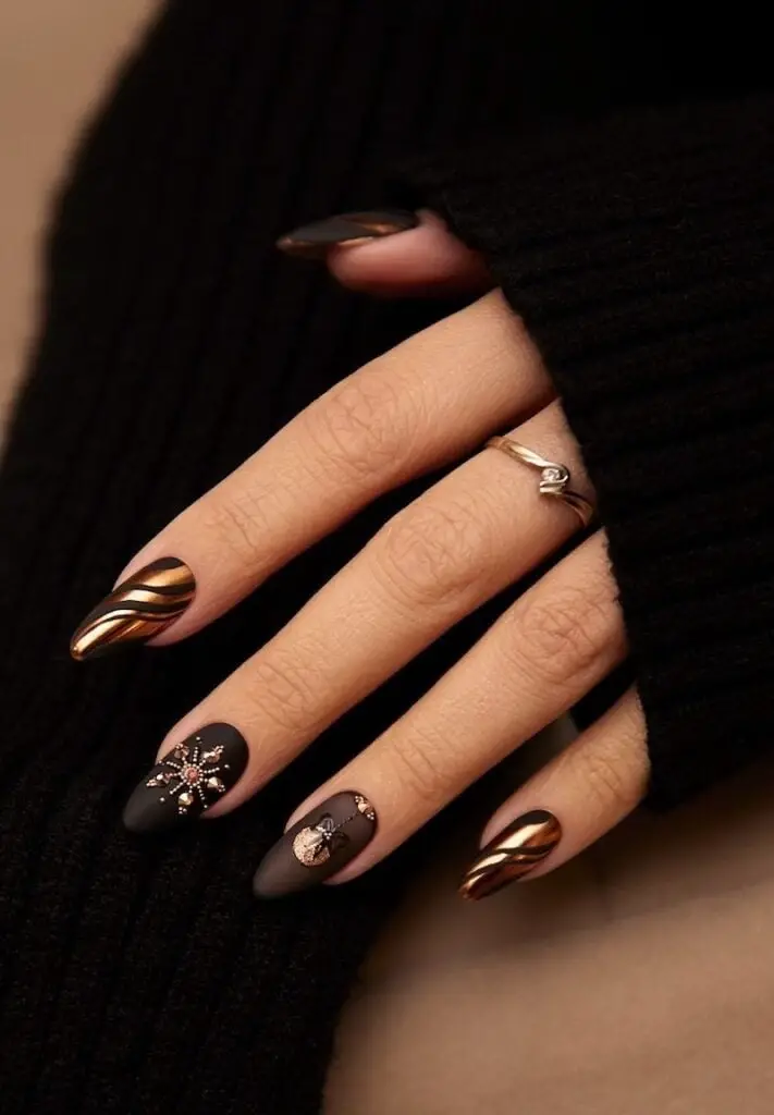 Gold & black christmas nails acrylic
