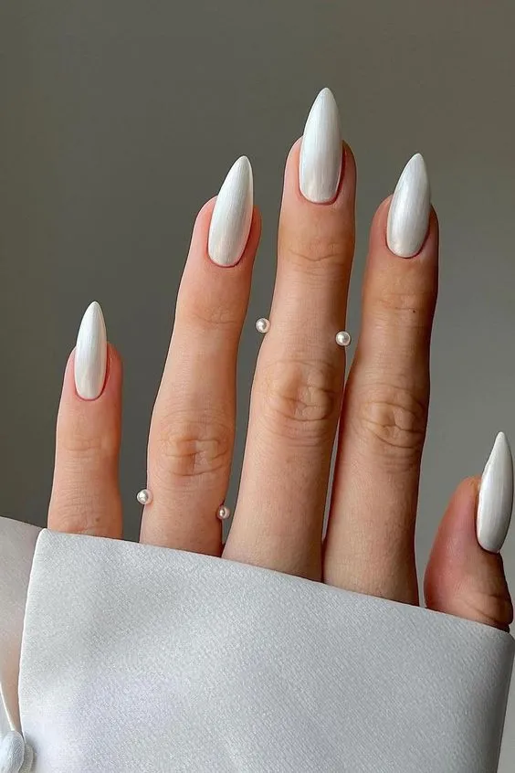 White Chrome Nail Ideas