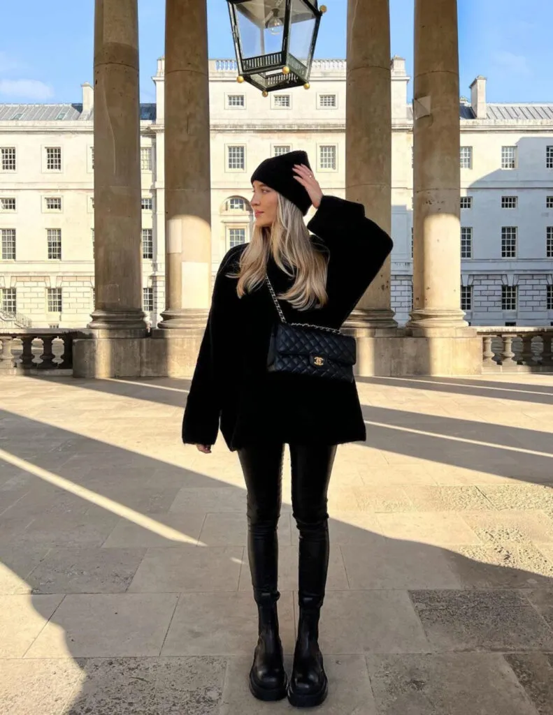 What to wear with black leggings in winter