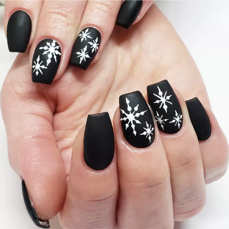 Storms ahead snowflake nails easy