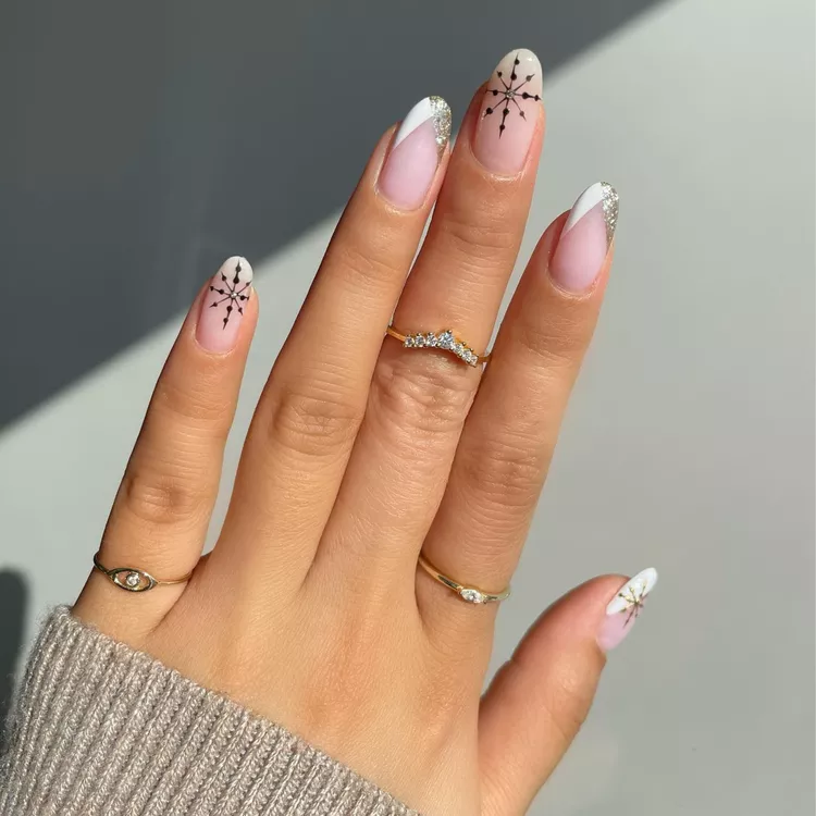 Gone glam snowflake nail 