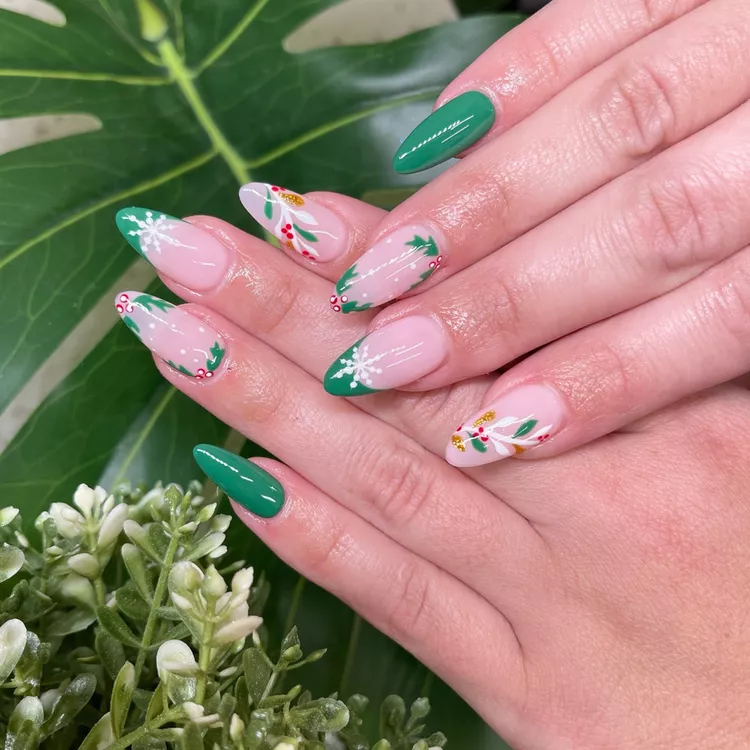 Mismatched mani snowflakes nail