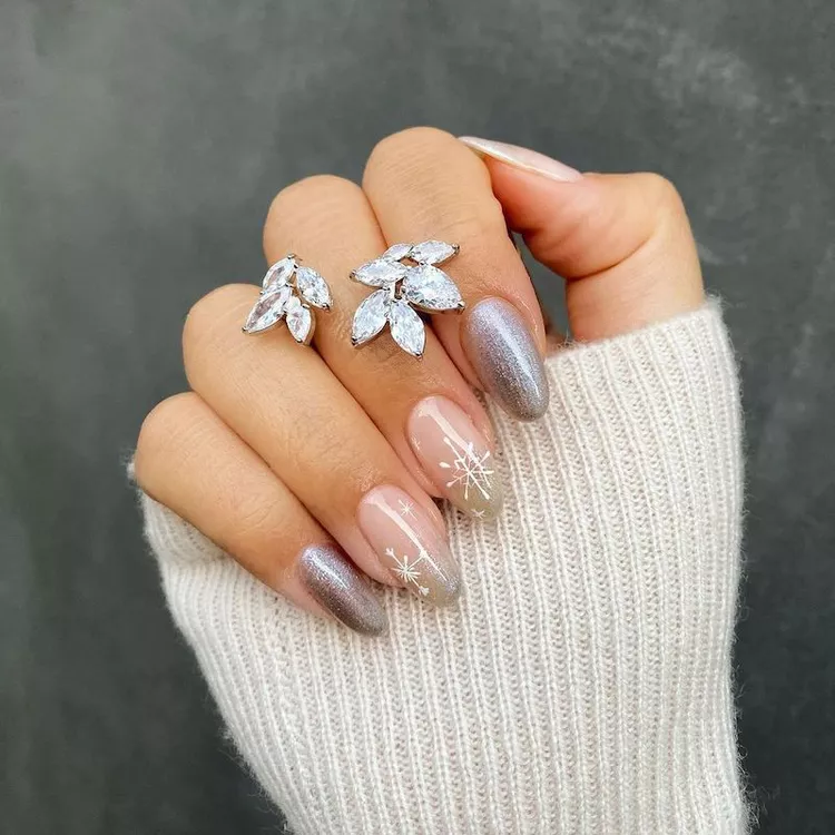 Snowflake Nails Silver Glitter